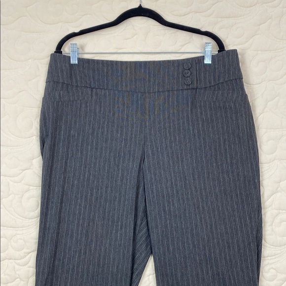 Penningtons Gray Pinstripe Dress Pants Pull On Size 14 - Picture 2 of 11